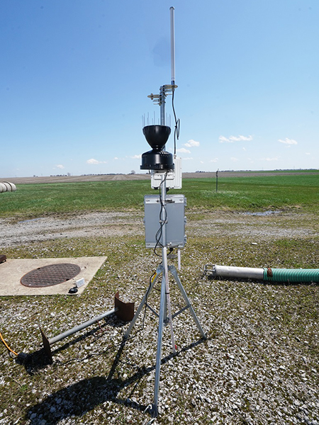 A LoRaWAN kit installed on a portable stand